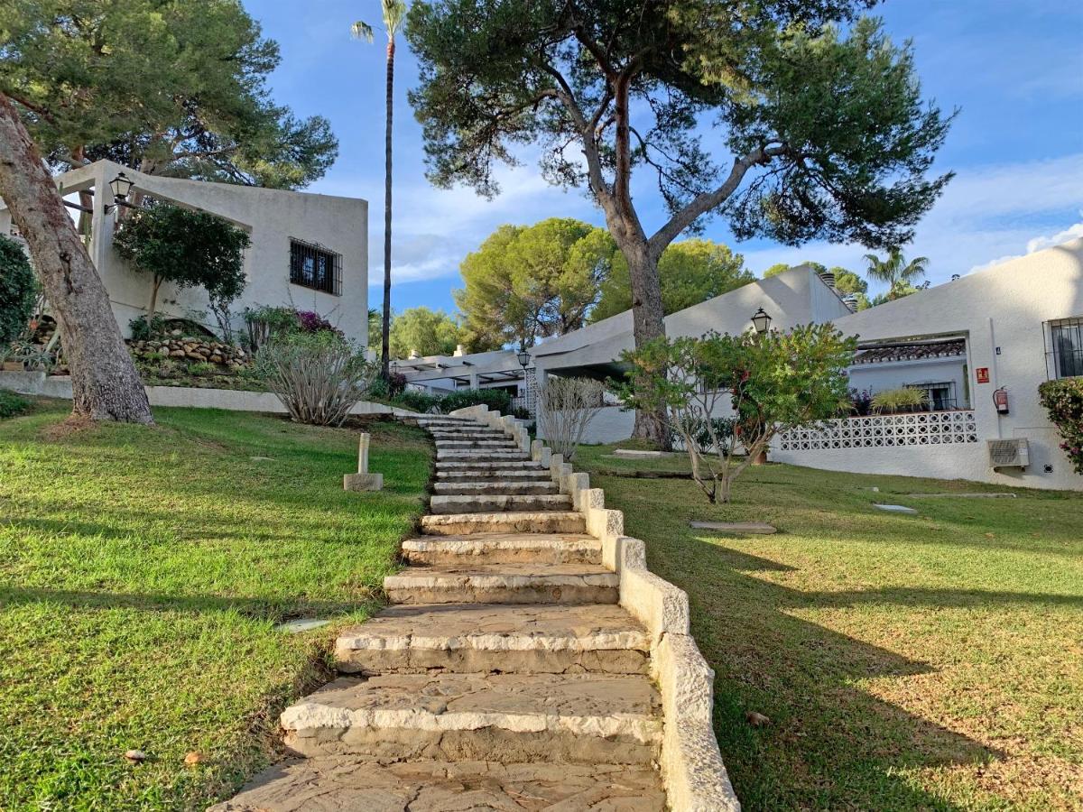 Bungalow With Large Terrace In A Quiet Park - Beach Nearby Sitio de Calahonda Exterior photo